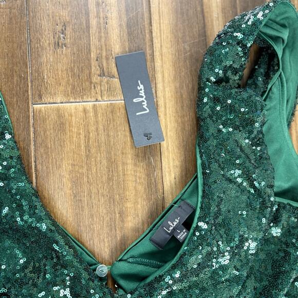 NWT Lulu's Green Sequin Deep V Neck Tank Crop Top Ruffle Hem Sleeveless Bralette - Picture 3 of 13